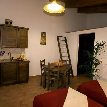 Podere 1248 アパートホテル
